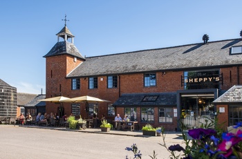 England, Somerset - hovedbygningen på Sheppy's Cider Farm