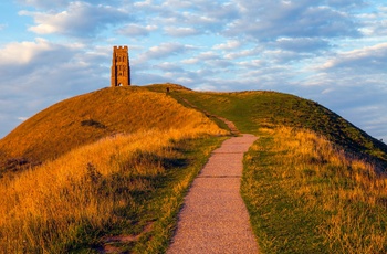 England, Somerset - kik mod St. Michaels Tower på toppen af Glastonbury Tor