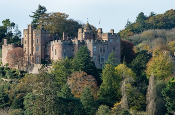 England, Somerset - smukt panoramabillede af Dunster Castle ved efterårstid