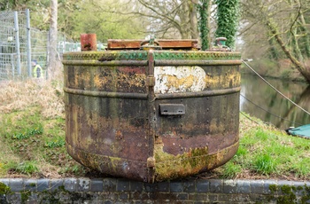 Typisk smal pram til Thames and Severn Canal