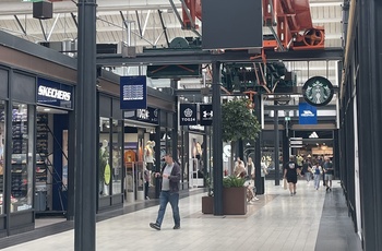 England, Swindon - McArthurGlen Designer Outlet med minder fra den tidligere anvendelse som lokomotivværksted