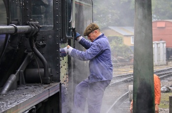 England, Yorkshire - damplokomotiv påfyldes vand på Pickering station