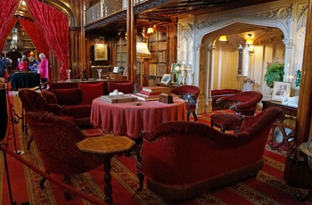 Det fine bibliotek på Arundel Castle i West Sussex, England