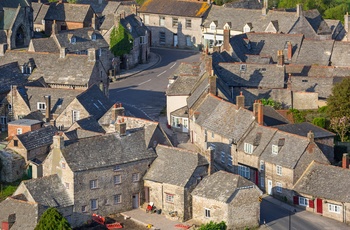 Den smukke by Corfe Castle i Dorset, Sydengland