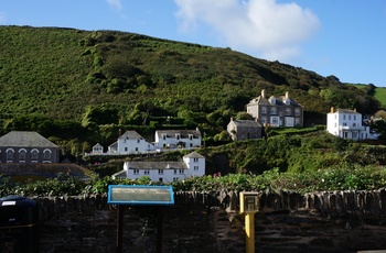 Udsigt fra byen Port Isaac i Cornwall, England