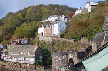 Udsigt til fiskerlandsbyen Clovelly i Devon, England