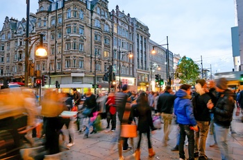 Travlhed på Oxford Street i London, England