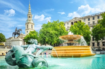 Trafalgar Square på en sommerdag, London i England