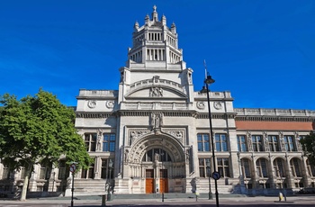 Indgangen til V&A museum i London, England