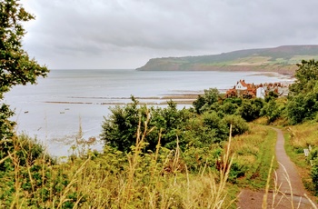 Kyststrækning og udsigt til Robin Hoods Bay - nordøstlige England