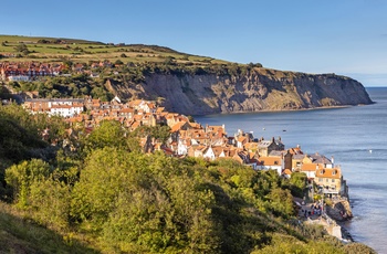 Kyststrækning og udsigt til Robin Hoods Bay - nordøstlige England