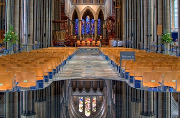 Den elegante døbefond i Salisbury Katedral, Sydengland
