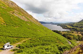 Autocamper parkeret ved Ullswater Lake District - England