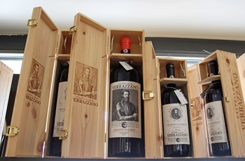 Kasse med vinflasker hos Enoteca di Greve, Toscana
