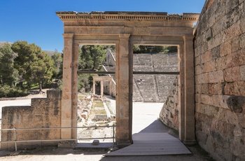 Indgang til et antikke teater i Epidaurus på Peloponnes - Grækenland