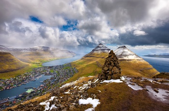 Udsigt fra vandreturen Klakkur til Klaksvik på øen Borðoy, en del af Norðoyar - Færøerne