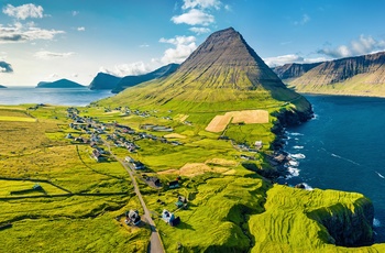 Udsigt til bygden Viðareiði, Norðoyar - Færøerne