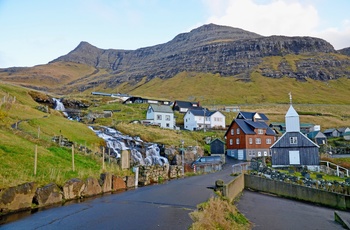 Vej mod landsbyen Bour på øen, Vàgar - Færøerne