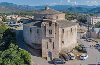 Fæstningen i kystbyen Saint-Florent på Korsika. Frankrig