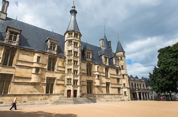 Musée Anne de Beaujeu i den elegante provinsby Moulins i Allier departementet - Frankrig