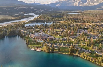 Fairmont Jasper i det vestlige Canada - Luftfoto af hotellet
