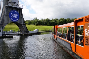 Falkirk Wheel med båd