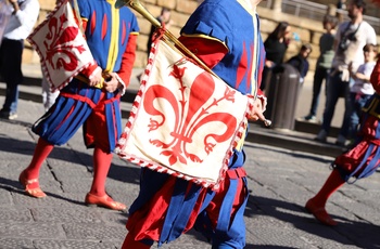 Farverige kostumer til Festa di San Giovanni i Firenze