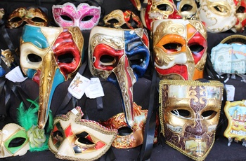 Masker set på broen Ponte Vecchio i Firenze, Italien