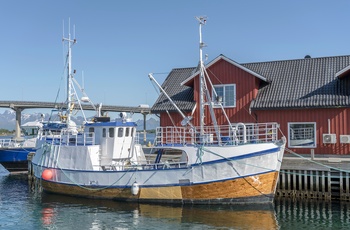 Fiskebåd i Stokmarknes i Lofoten, Nordnorge
