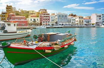 Fiskebåd i havnen i Agios Nikolaos på Kreta