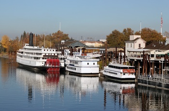 Flodbåde ved Old Sacramento