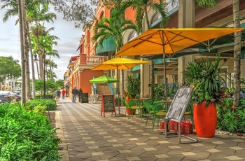 Shoppinggade i kystbyen Naples i det vestlige Florida