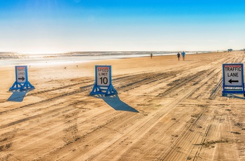 Skilte med fartbegrænsning på Daytona Beach i Florida, USA