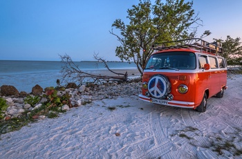 VW camper på standen, Sanibel Island i Florida - USA