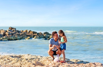 Far og datter på stranden, Sanibel Island - USA