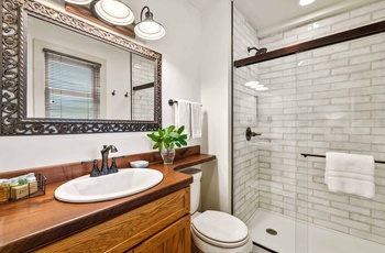 Fort Lewis Lodge and Farm, Bathroom