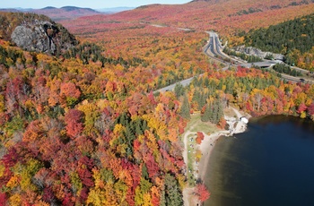 Echo Lake og Franconia Notch State Park i White Mountain State Park om efteråret - New Hampshire