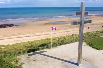 Frankrig, Normandiet, Juno Beach - Lorraine korset til minde stedet hvor de Gaulle kom tilbage til Frankrig den 14. juni 1944