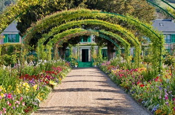 Havegang i Monets Have i Giverny uden for Paris, Frankrig