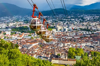 Kabelbane til byen Grenoble for foden af de franske Alper, Frankrig