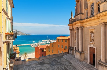 Kystbyen Menton og udsigt til stranden, Frankrig