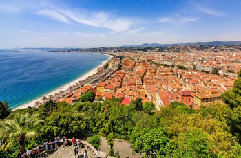 Udsigt fra høje klippe Colline du Château mod Nice, Frankrig