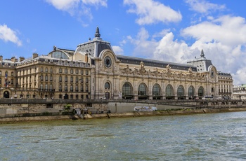 Musee d'Orsay ved Seinens bred i Paris