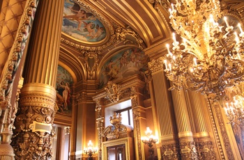 Inden for i Opera Garnier, nationaloperaen i Paris 