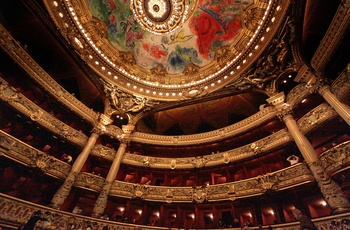 Inden for i Opera Garnier, nationaloperaen i Paris 