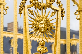 Ikon for Solkongen på porten til Versailles-slottet udenfor Paris i Frankrig