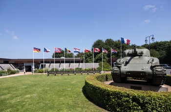 Tank foran Musée Mémorial Bataille de Normandie