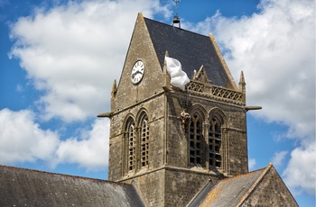 Faldskærmssoldaten i Sainte Mere Eglise i Normandiet