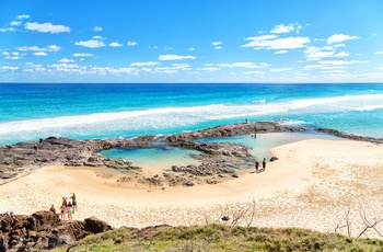 Rejsende på en strand på Fraser Island, Queensland