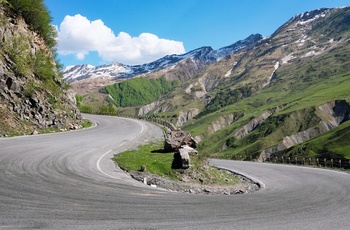 Hårnålesving på Georgian Military Highway - Georgien
